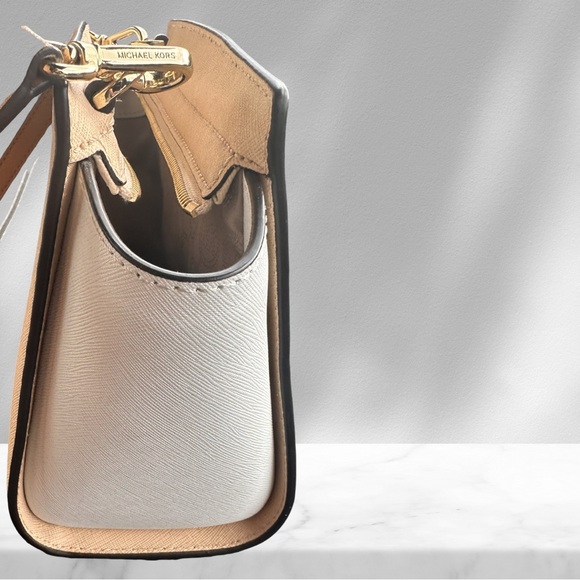 Michael Kors Medium crossbody - Picture 5 of 7